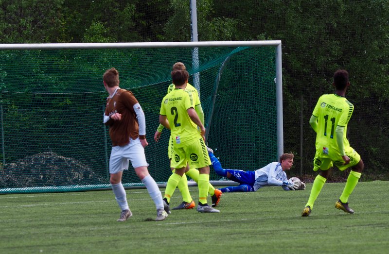 SOLID: Simen Nilsen i 08-buret leverte en god kamp. (Foto: Jesper Andersen)