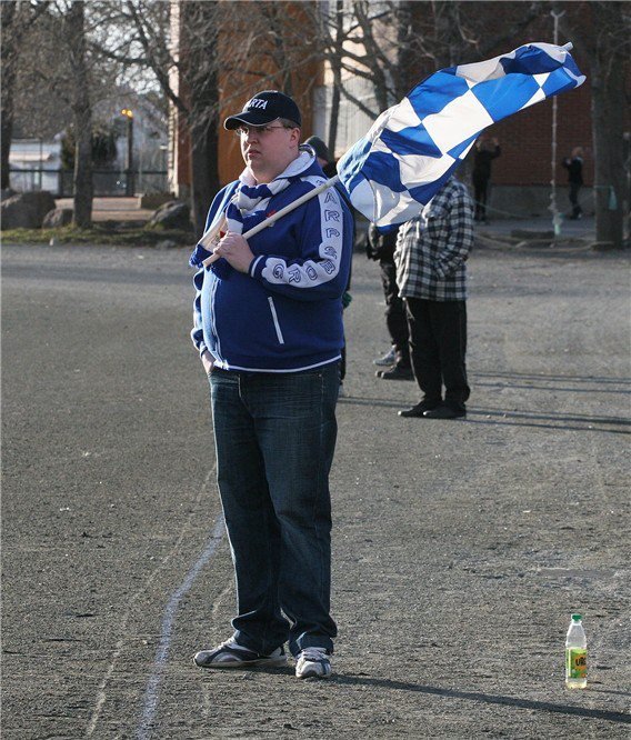 SUPERSUPPORTER: Reiser du for å se Sparta, møter du garantert Terje Vågan. Han følger Sparta i tykt og tynt. (Foto: Spartas Facebookside)