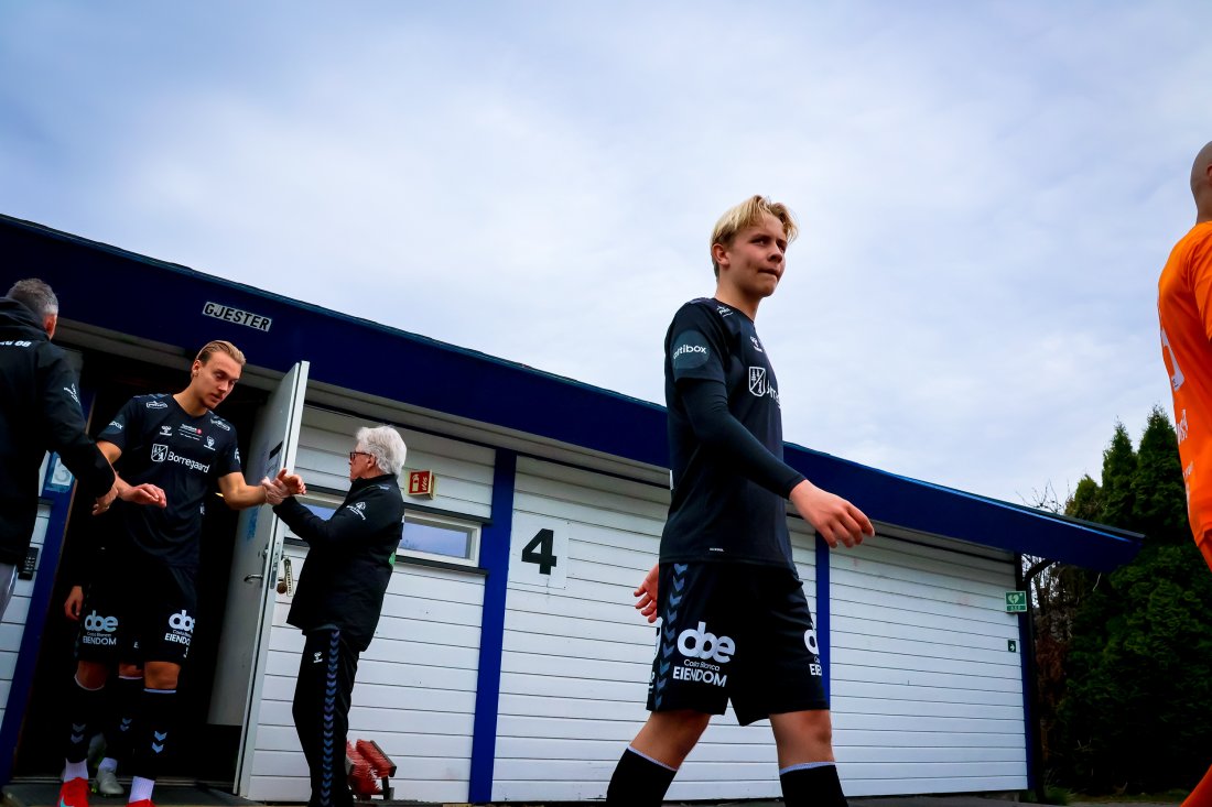 OFFISIELL A-LAGSDEBUT: Mathias Svenningsen-Grønn fikk sin offisielle a-lagsdebut for Sarpsborg 08. Han noterte seg for en assist.
