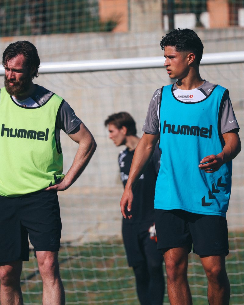 Magnus Eidal (til høyre) viser seg godt fram på trening. (Foto: Alexander Klaussen)